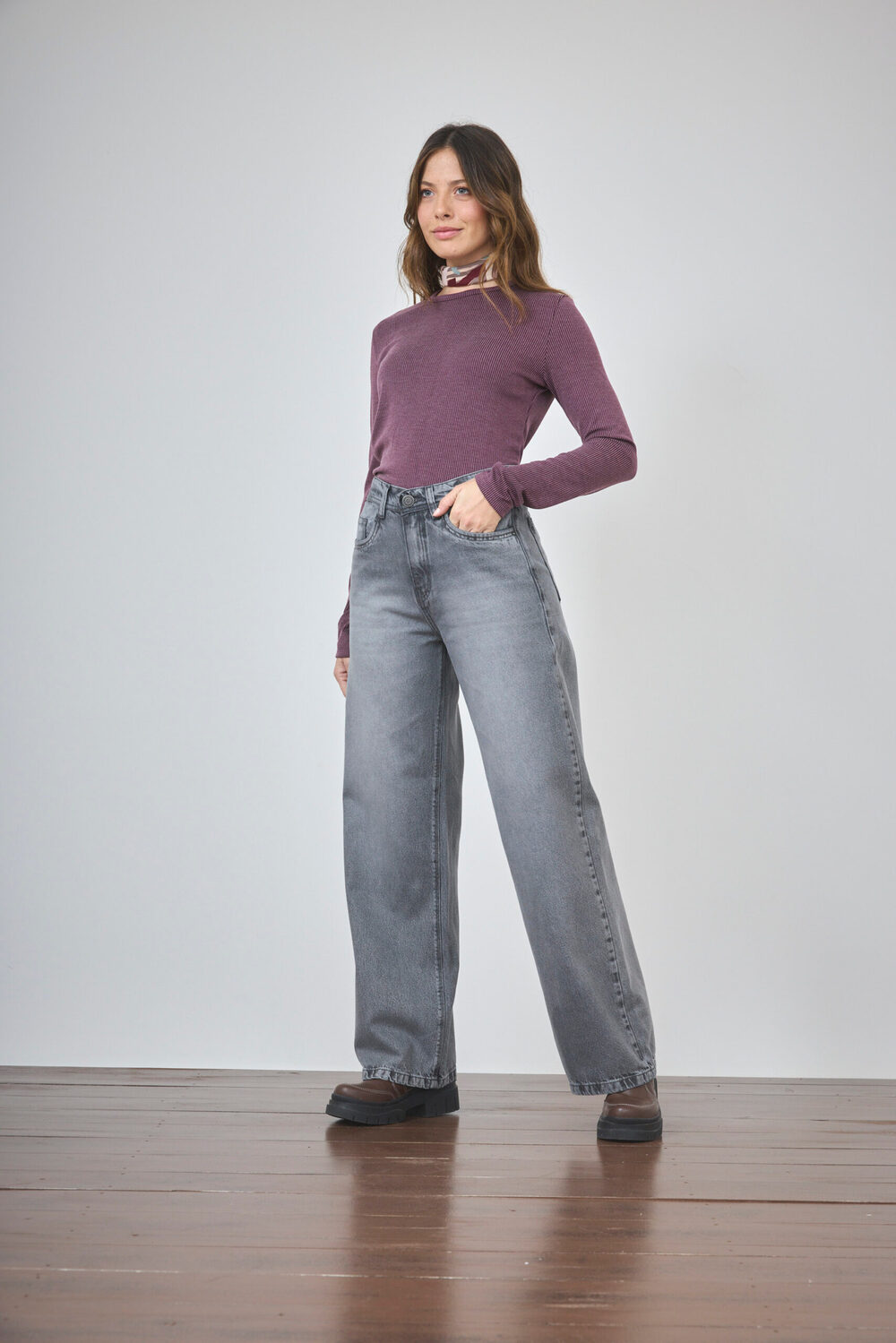 Wide Leg Gris Oscuro Clásico Rígido