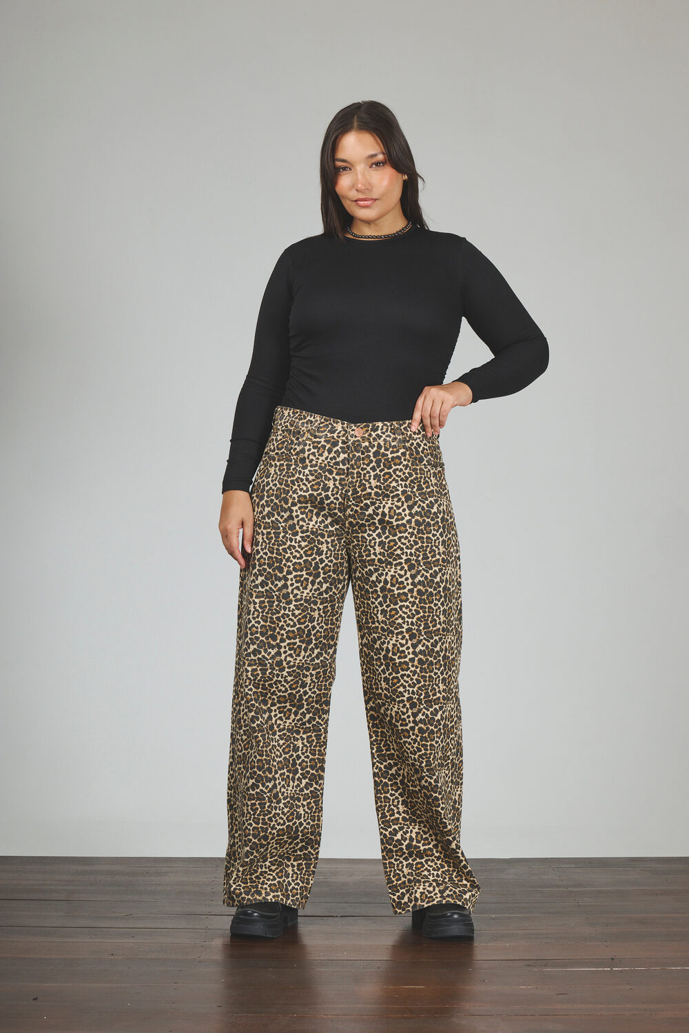 Wide Leg Animal Print Rígido