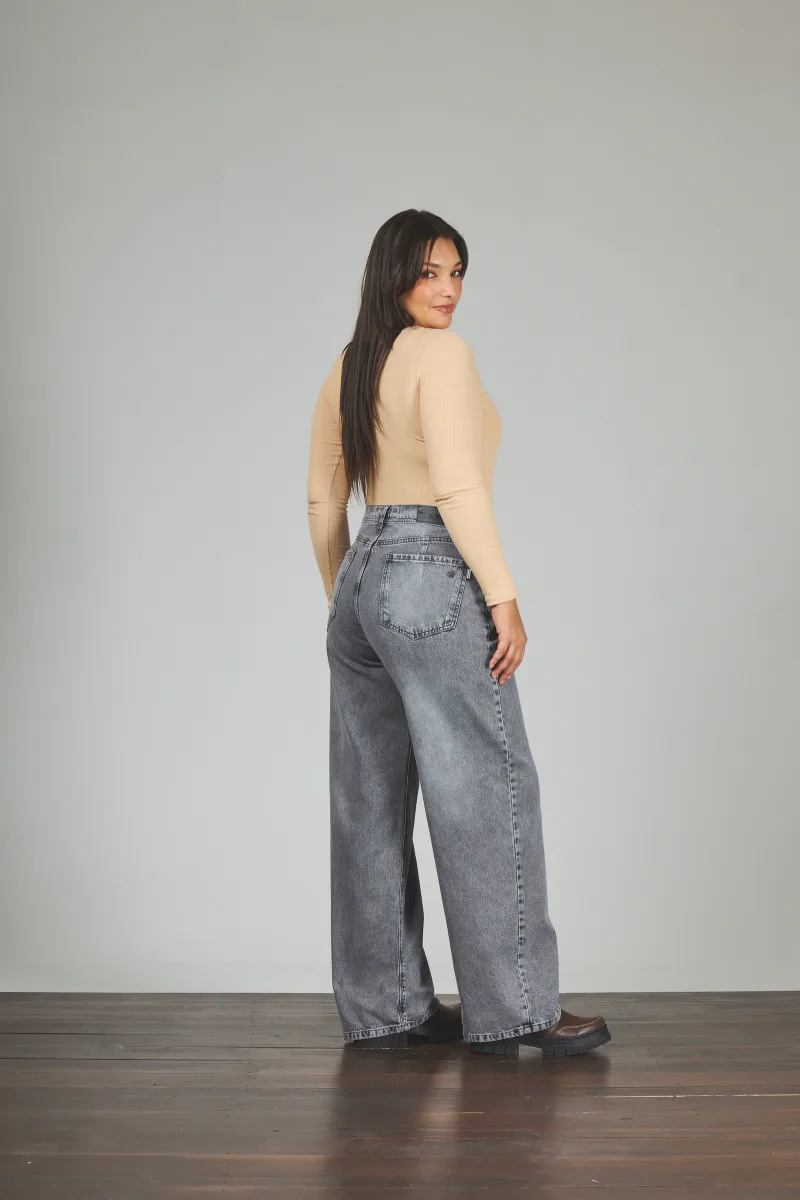 ART. 852 | WIDE LEG GRIS CLÁSICO BOLSILLO PULIDO RÍGIDO