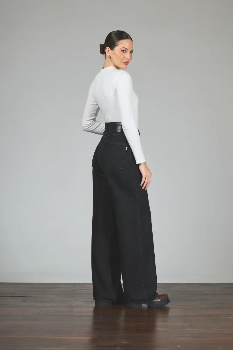 ART. 405 | WIDE LEG CLÁSICO NEGRO DESTROYER RÍGIDO