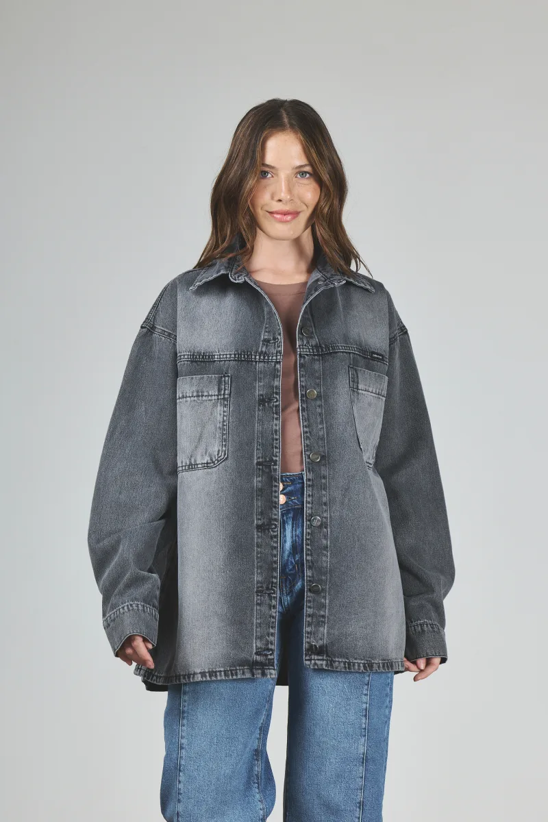 ART. 419 | CAMISA OVERSIZE GRIS CON ABERTURA LATERAL RÍGIDO