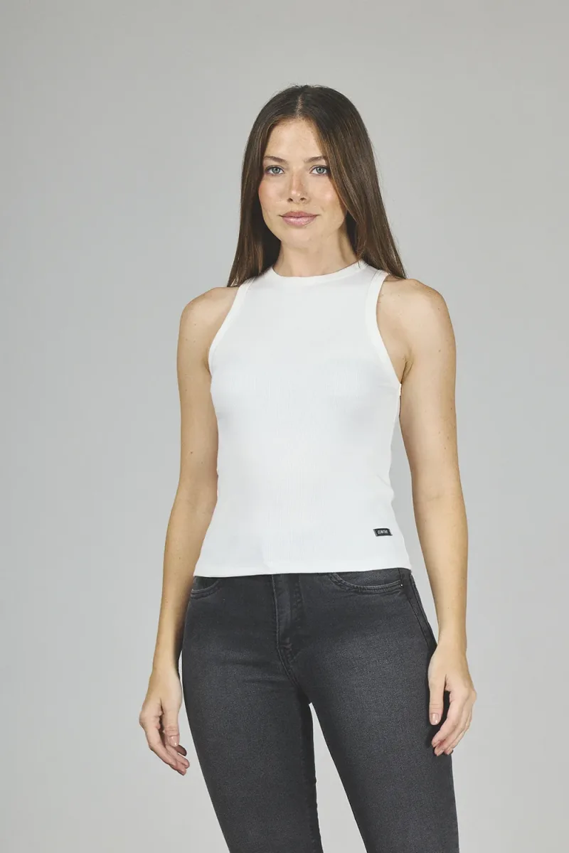 ART. A-83 | MUSCULOSA BLANCO OPTICO ESCOTE CERRADO