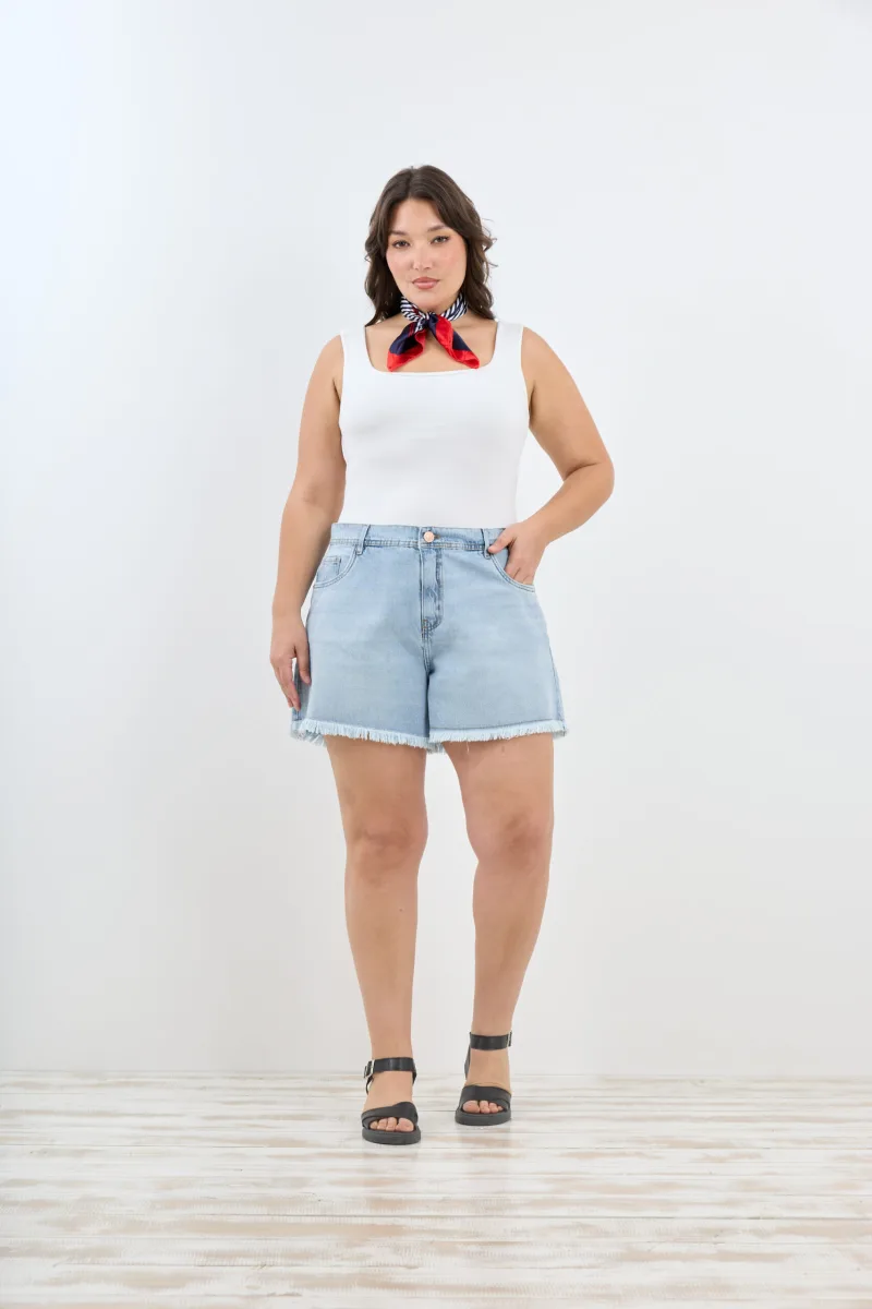 ART. M-578 | SHORT CELESTE DEFLECADO RÍGIDO