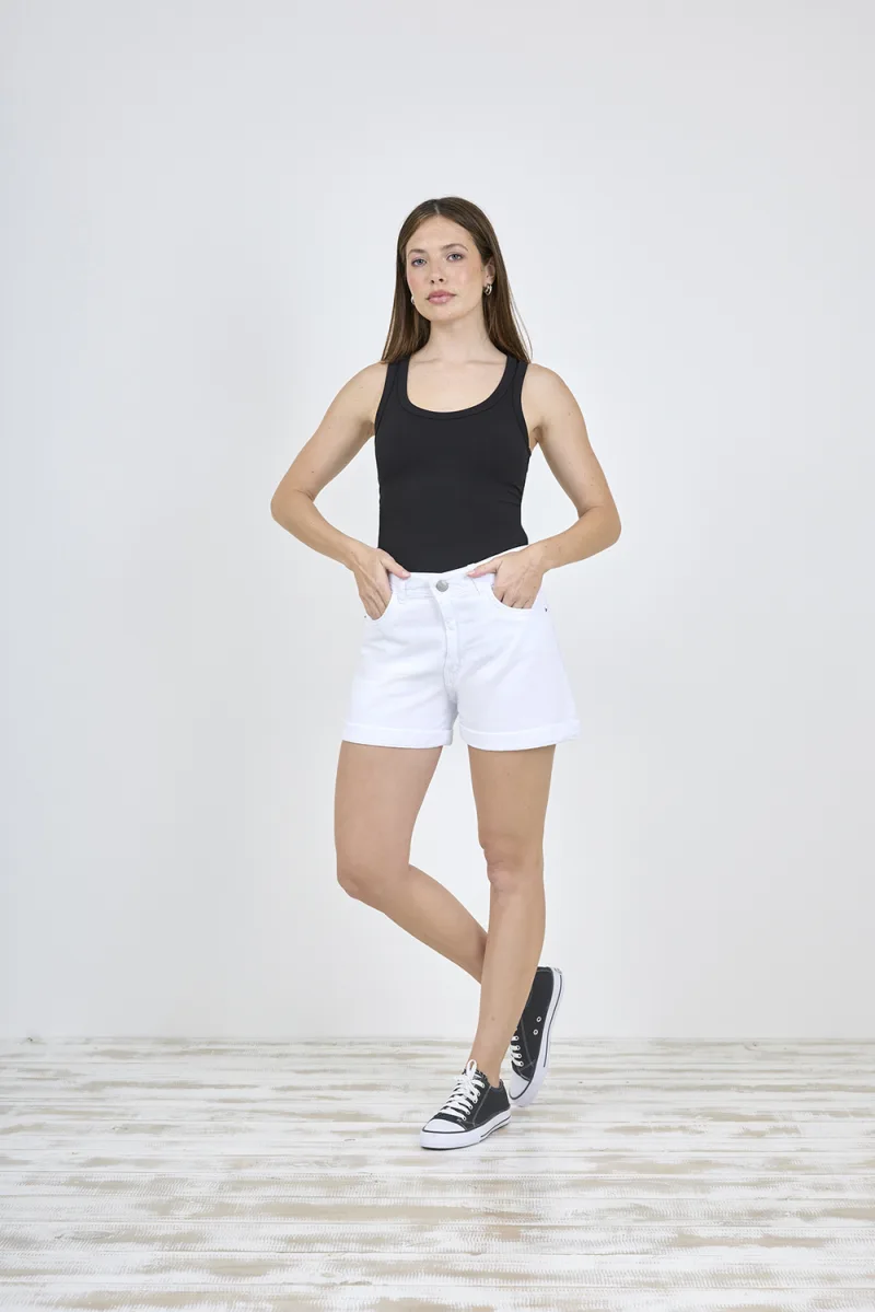 ART. C-121 | SHORT BLANCO CLÁSICO CON DOBLES RÍGIDO