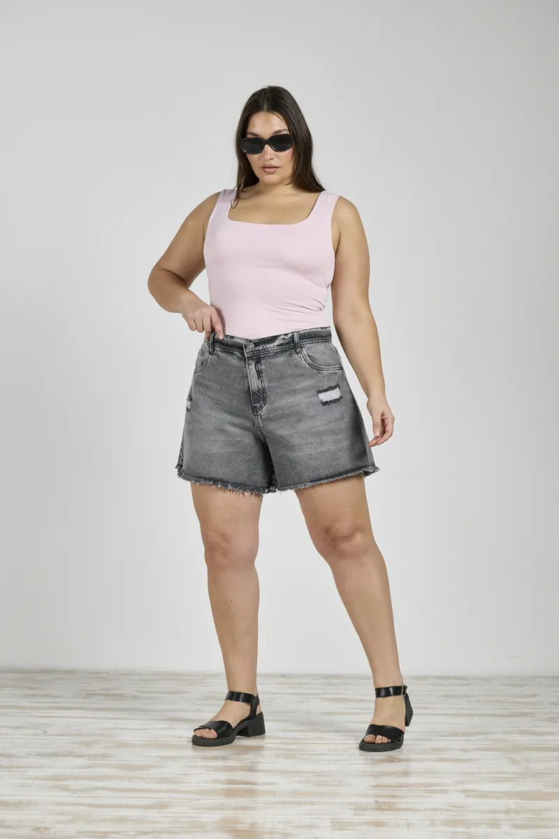 ART. M-542 | SHORT GRIS CON ROTURA DEFLECADO RÍGIDO